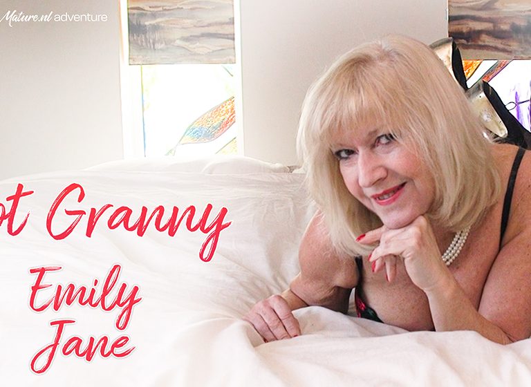 Emily Jane – Hot British Granny Emily Jane plays with herself in bed