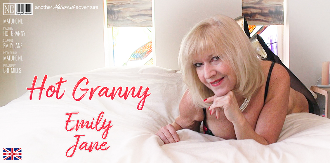 Emily Jane - Hot British Granny Emily Jane plays with herself in bed