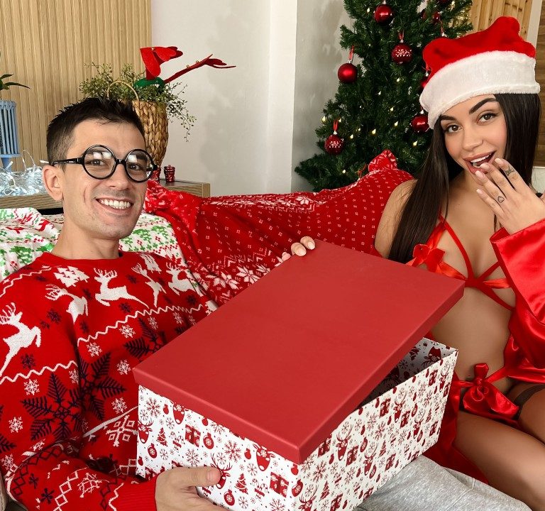 Martina Smeraldi, Jordi El Nino Polla – A Christmas Surprise From My Boyfriend’s Roommate