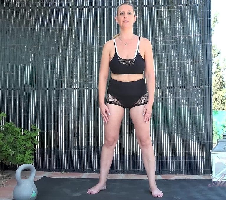Keira – POV : Keira’s Outdoor Workout Class Takes A Sexy Turn to Mutual Masturbation
