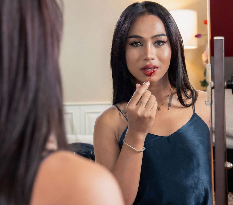 Sara – Lipstick and Lust